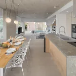 Valdora - Luxury With Heated Pool Villa *