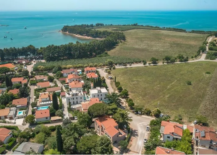 Villa Valdora - Luxury With Heated Pool Novigrad Istria