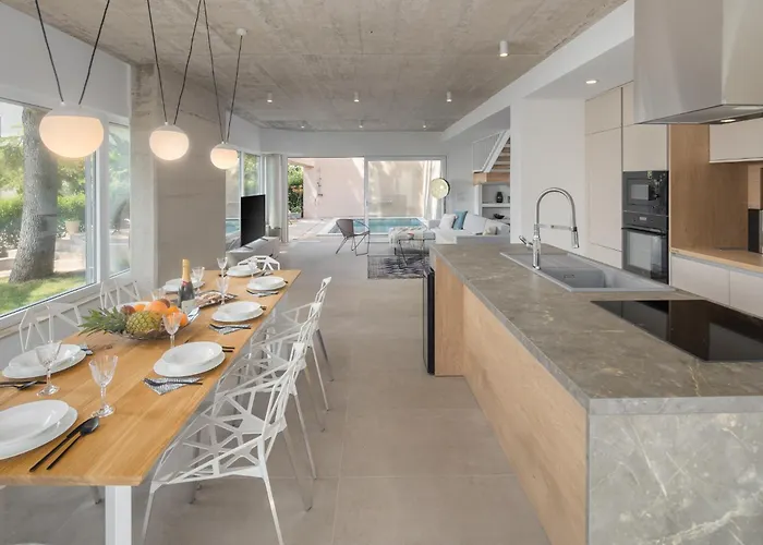 Valdora - Luxury With Heated Pool Villa *