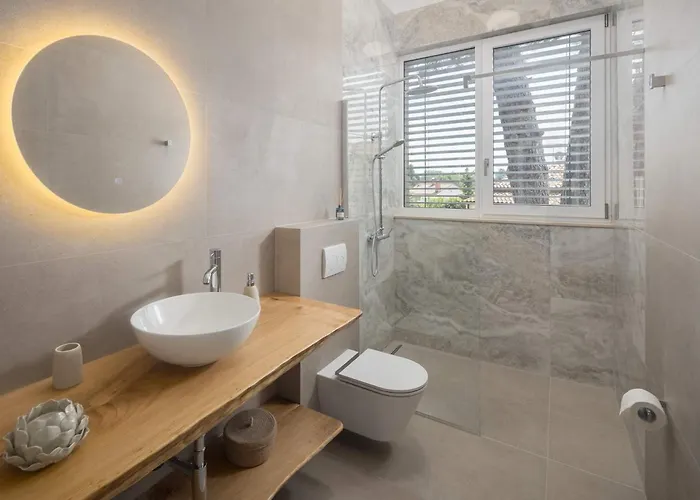 Valdora - Luxury With Heated Pool Villa *