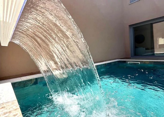 Valdora - Luxury With Heated Pool Novigrad Istria