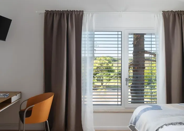 Villa Valdora - Luxury With Heated Pool Novigrad Istria