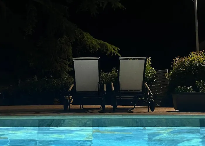 Villa Valdora - Luxury With Heated Pool