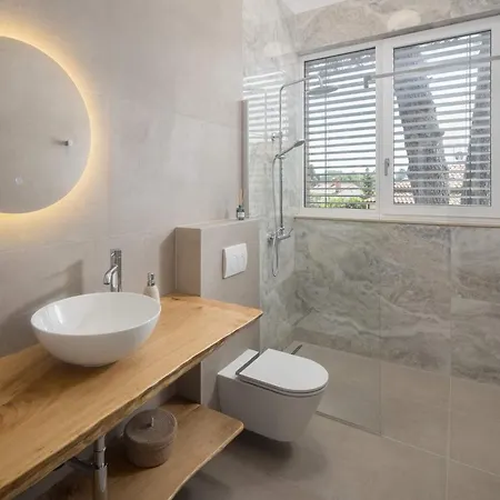 Valdora - Luxury With Heated Pool فيلة *