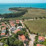 Villa Valdora - Luxury With Heated Pool Novigrad Istria