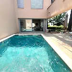 Valdora - Luxury With Heated Pool Villa *
