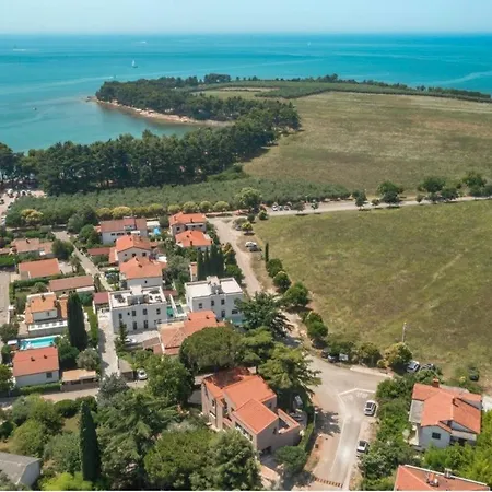 Villa Valdora - Luxury With Heated Pool Novigrad Istria