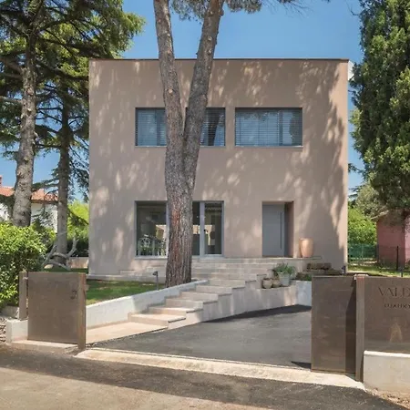 Valdora - Luxury With Heated Pool Villa