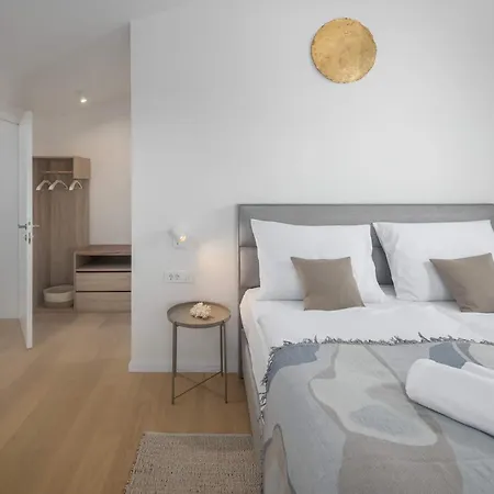 Villa Valdora - Luxury With Heated Pool Novigrad Istria