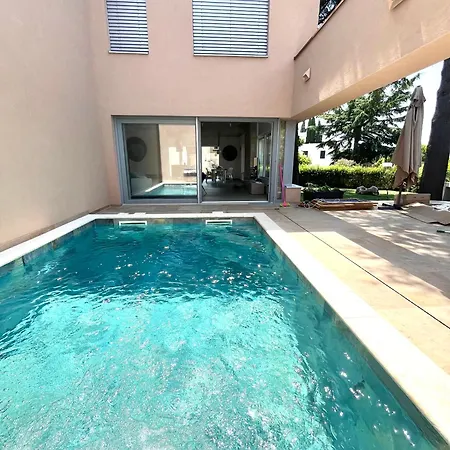 Valdora - Luxury With Heated Pool Villa *