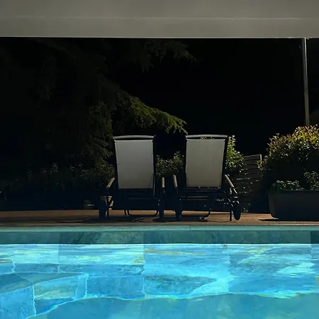 Villa Valdora - Luxury With Heated Pool