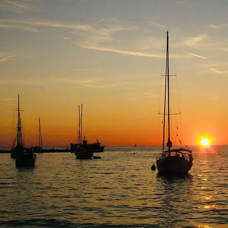 Valdora - Luxury With Heated Pool