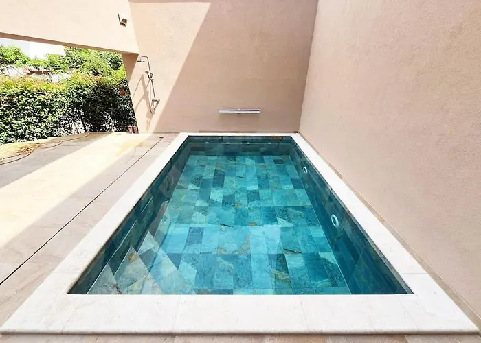 Valdora - Luxury With Heated Pool 빌라