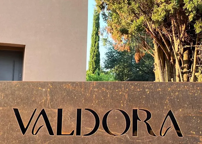 Valdora - Luxury With Heated Pool *